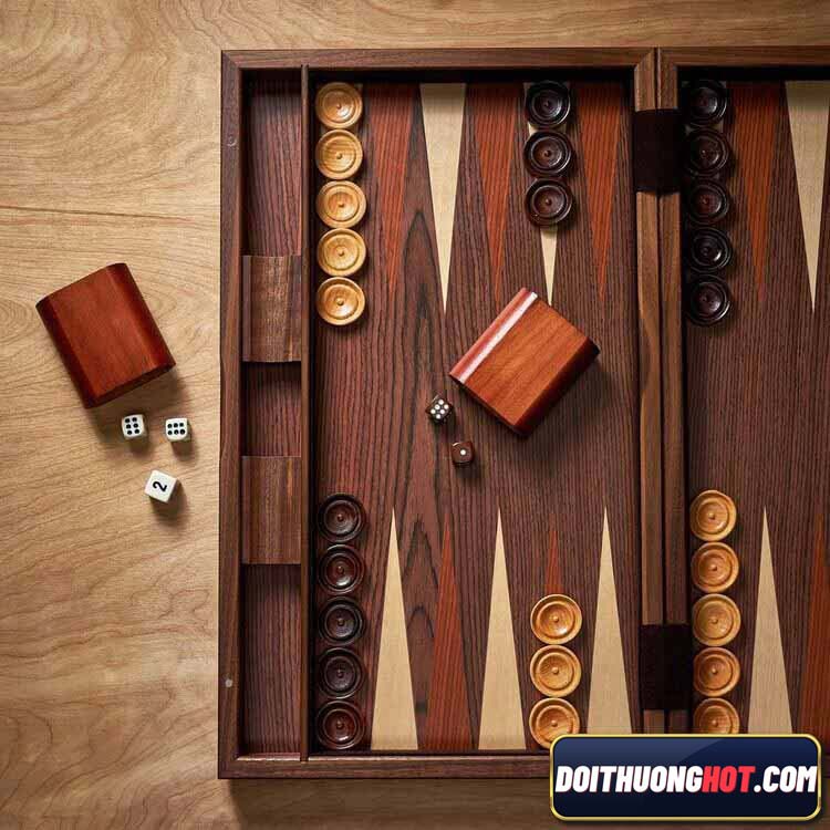 Backgammon là gì? Cách chơi Backgammon thế nào? Link chơi Backgammon Online ở đâu? Hãy cùng kênh Đổi Thưởng Hot phân tích về trò chơi đã khá lâu đời này!