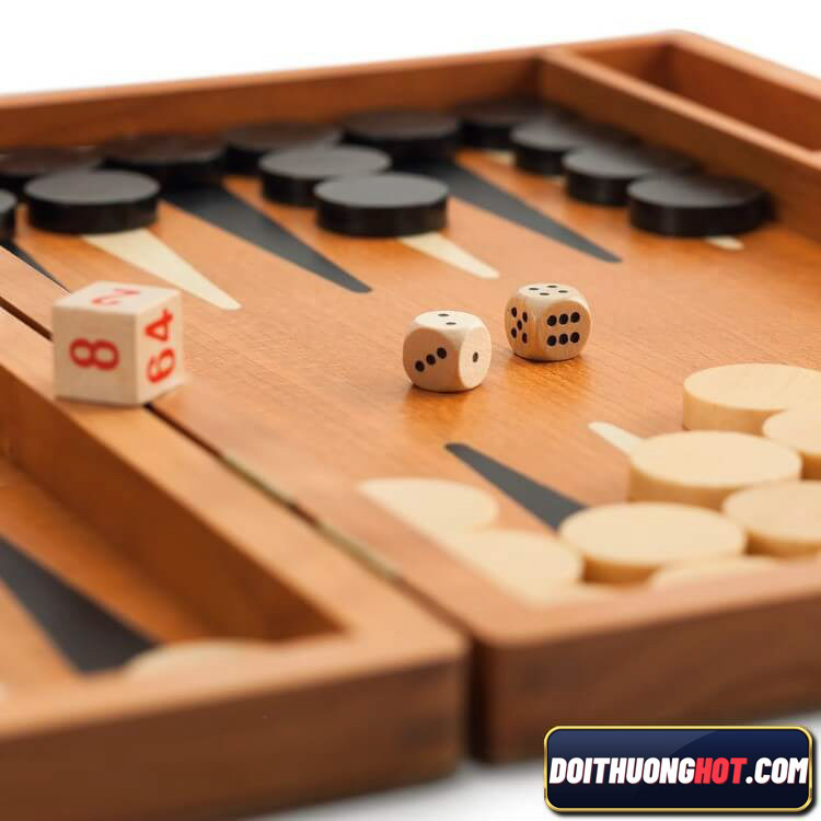 Backgammon là gì? Cách chơi Backgammon thế nào? Link chơi Backgammon Online ở đâu? Hãy cùng kênh Đổi Thưởng Hot phân tích về trò chơi đã khá lâu đời này!